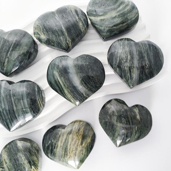 Green Rabbit Hair Quartz Heart Crystal Carving Healing Crystal - Picture 5 of 10